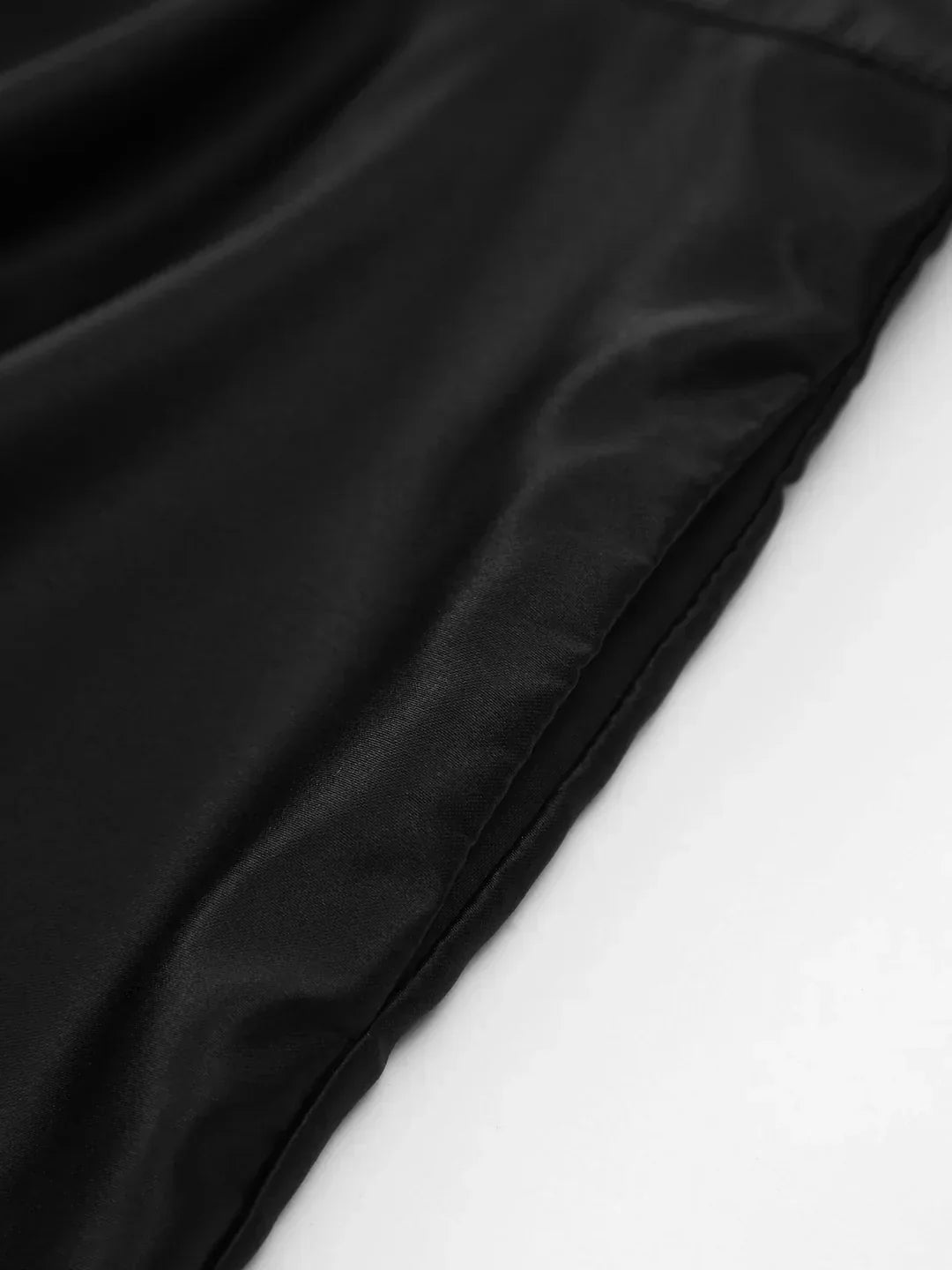 Mette® | Mini Sukienka Plisowana z Satyny z Podwójnymi Kieszeniami i Odkrytym Plecami