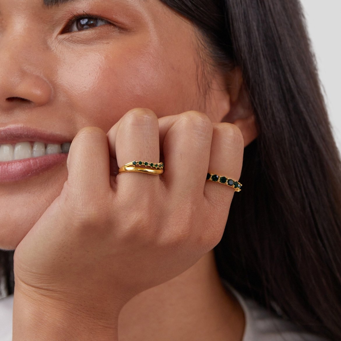 Mary - Pierścionek nałożony w zielonym odcieniu szmaragdu