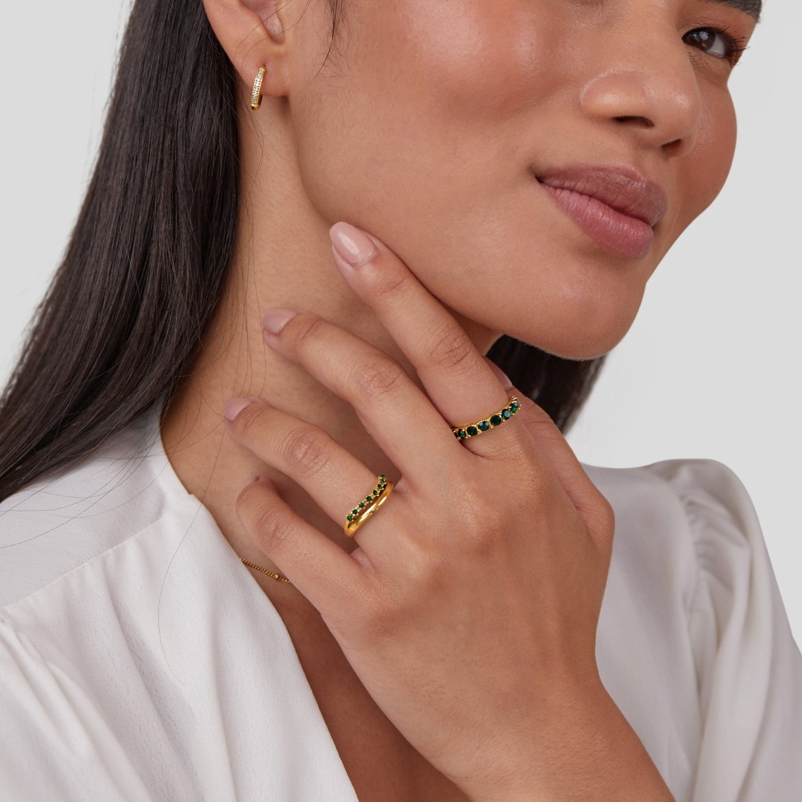 Mary - Pierścionek nałożony w zielonym odcieniu szmaragdu